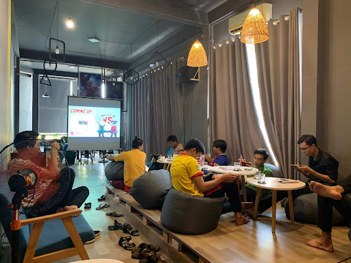 Với sự phát triển của game mobile, giới trẻ thường chọn quán cafe có không gian để chơi game